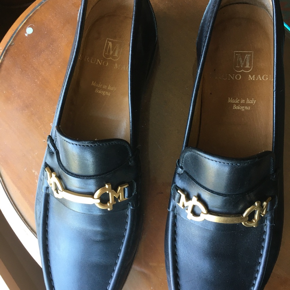 Bruno Magli black leather lofters